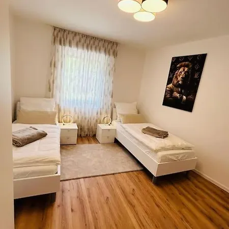 Kj Ferienwohnung Im Zentrum-balkon-pool-garage-wifi Appartement Augsburg
