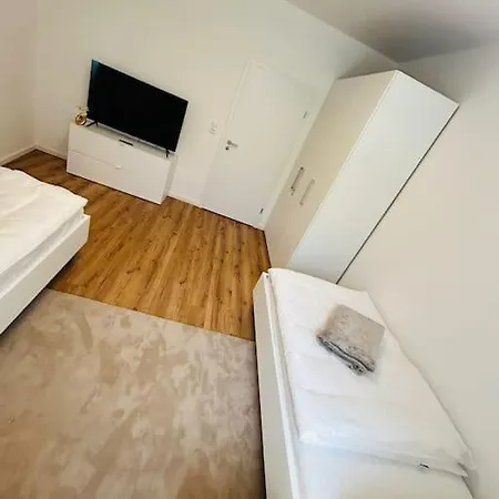 Kj Ferienwohnung Im Zentrum-balkon-pool-garage-wifi Augusta