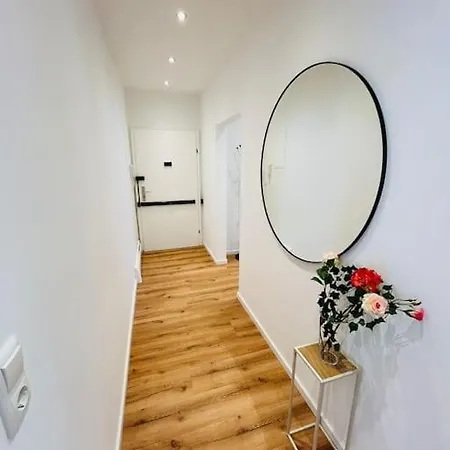 Daire Kj Ferienwohnung Im Zentrum-balkon-pool-garage-wifi