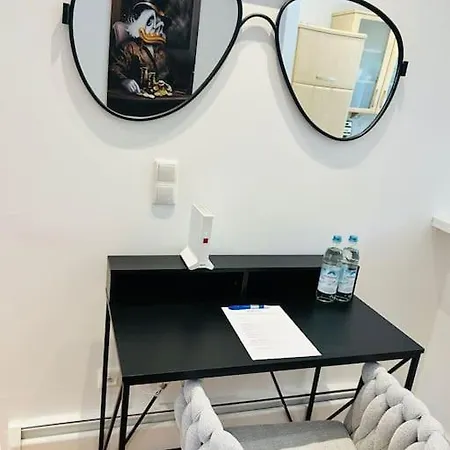 Kj Ferienwohnung Im Zentrum-balkon-pool-garage-wifi Daire