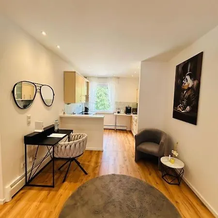 Kj Ferienwohnung Im Zentrum-balkon-pool-garage-wifi Daire *