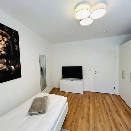 Kj Ferienwohnung Im Zentrum-balkon-pool-garage-wifi * Augusta