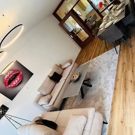 Kj Ferienwohnung Im Zentrum-balkon-pool-garage-wifi Daire Augsburg